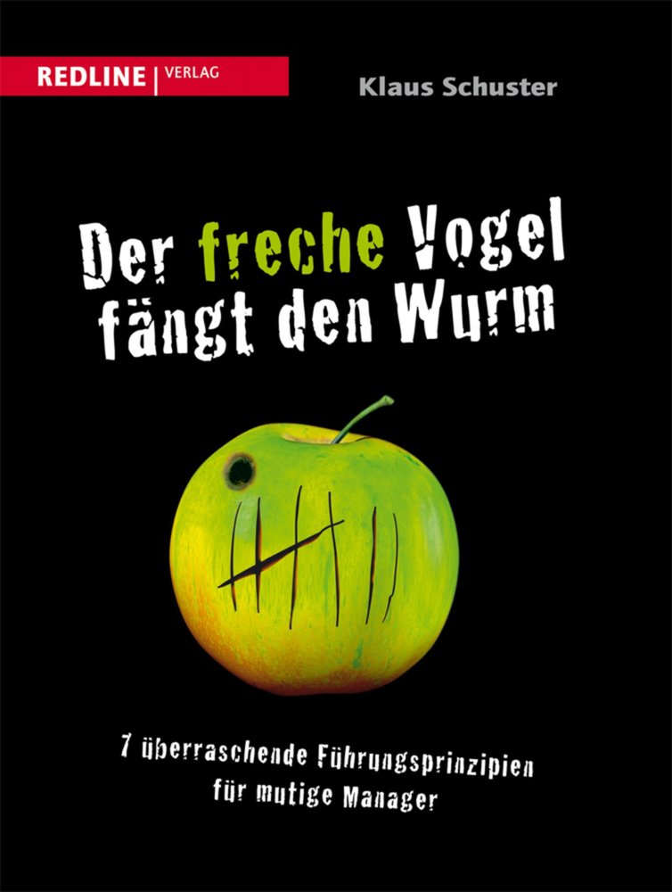 Der freche Vogel fängt den Wurm